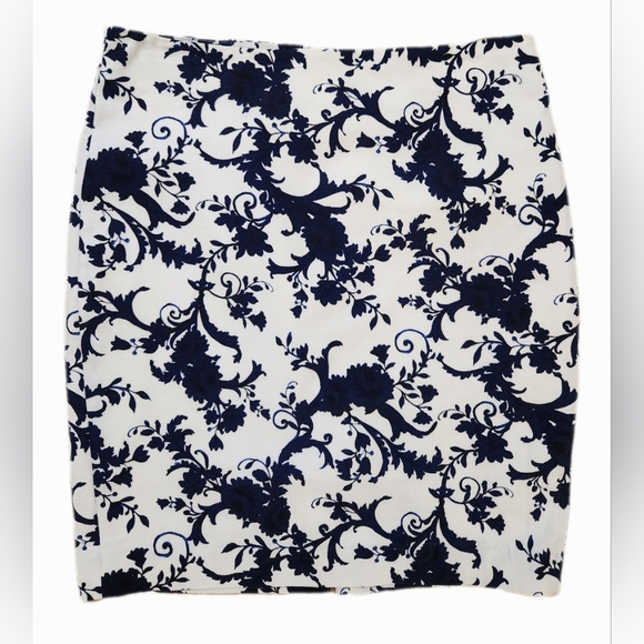 RICKI'S Navy/White Floral US 8 Mini Slit Skirt, Business-Casual, Zipper Closure - Picture 2 of 7